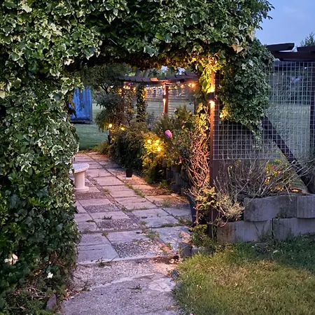 Holiday Home Vijfhuizen شقة *